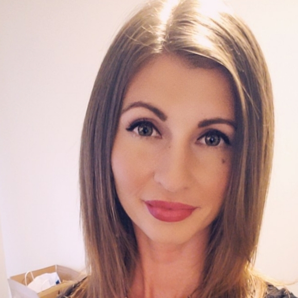 Meet your Posher, Jessica - Picture 2 of 2